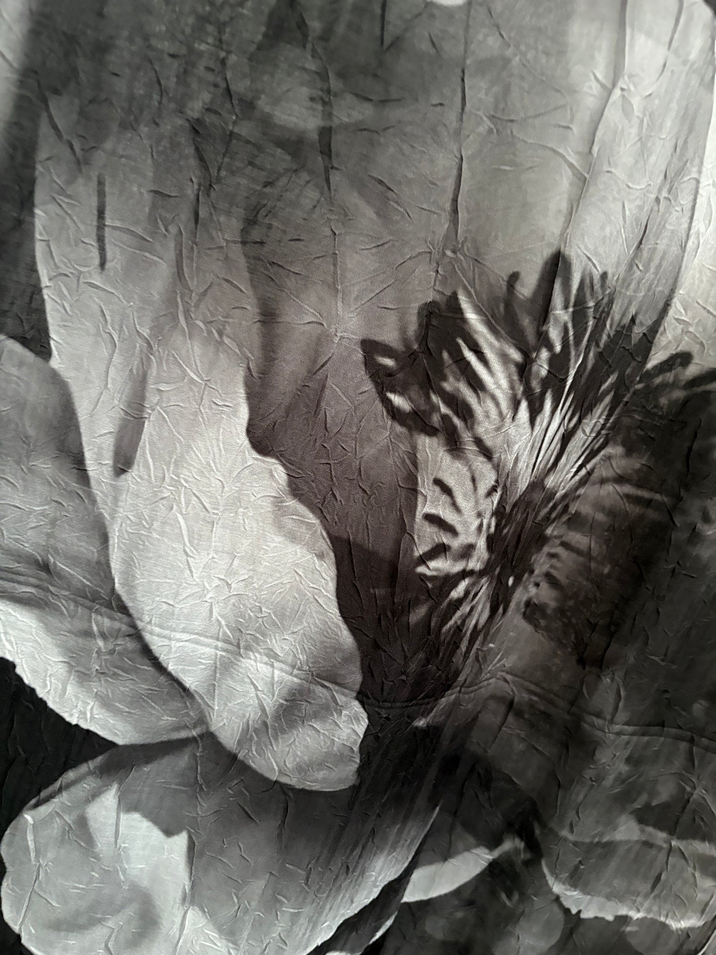 Soft Bloom Crinkle "schwarz" 15