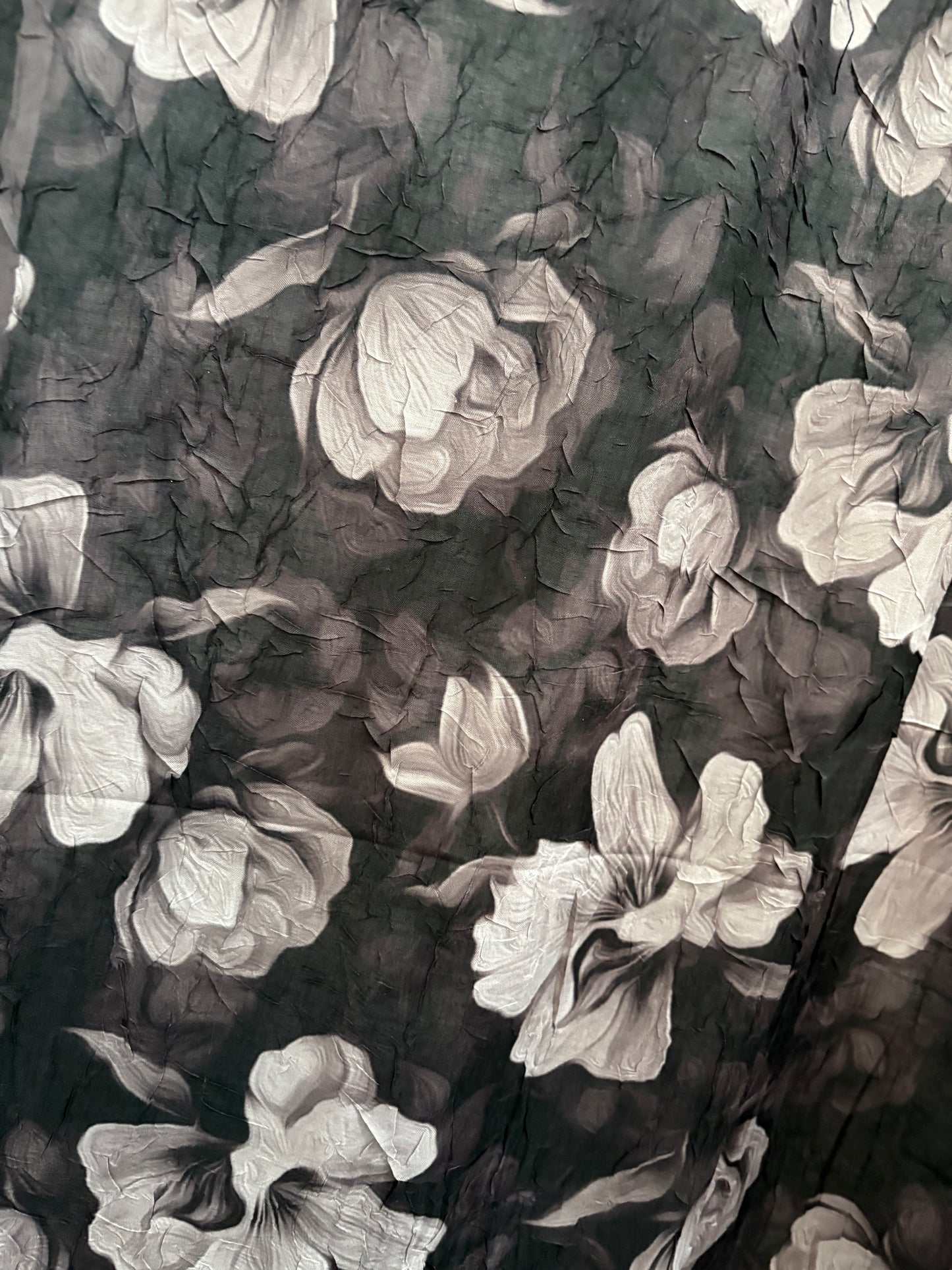 Soft Bloom Crinkle "schwarz2" 10