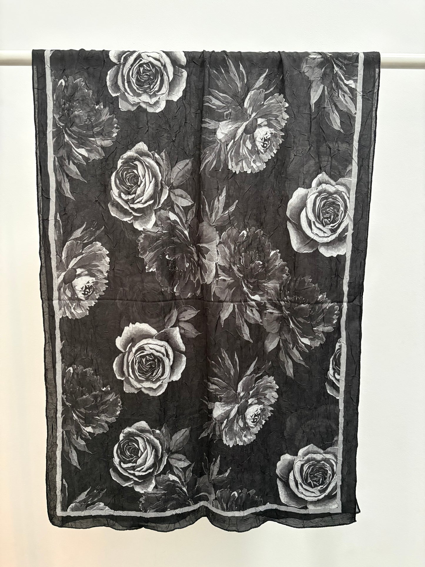 Soft Bloom Crinkle "schwarz" 28