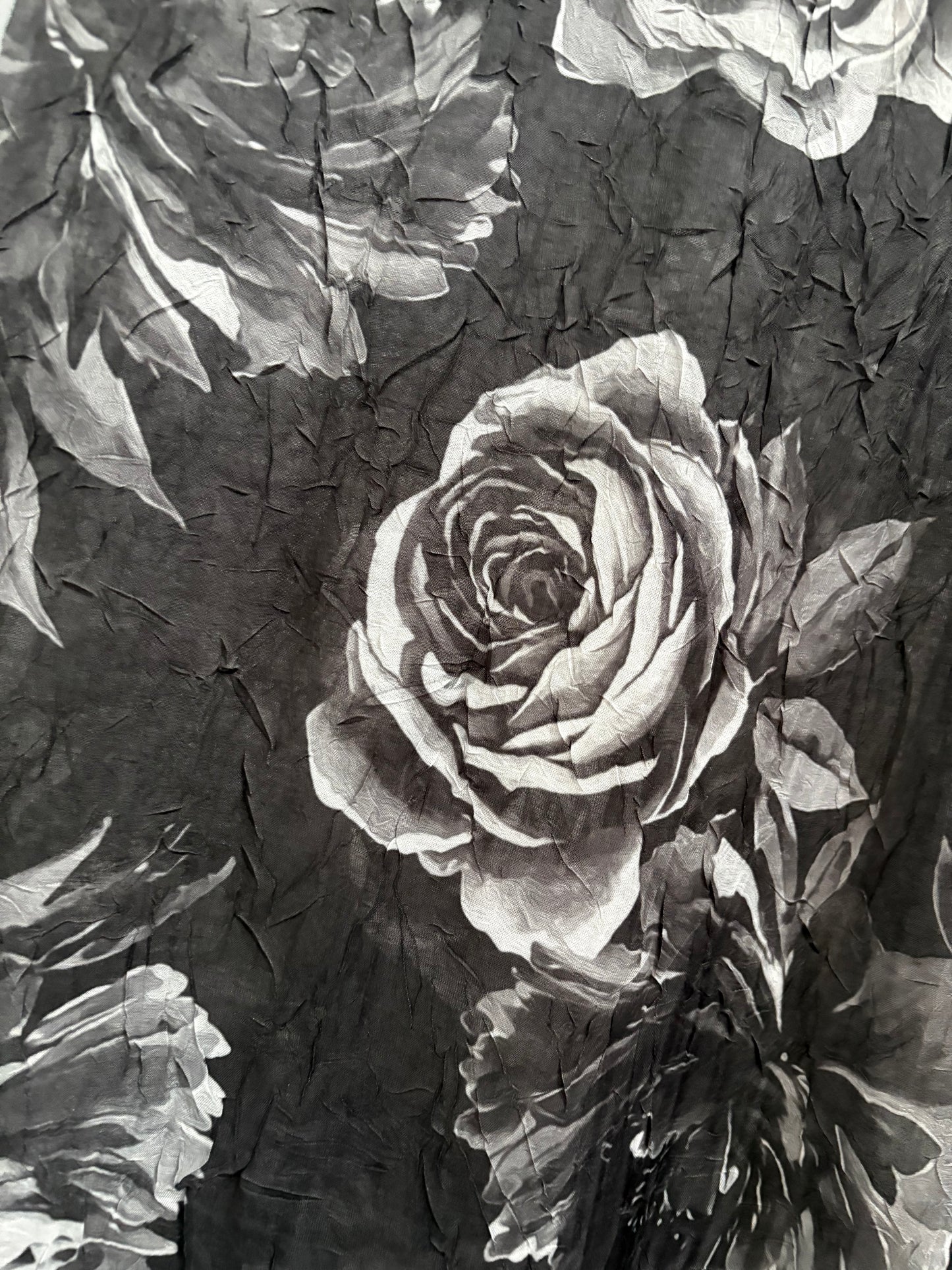 Soft Bloom Crinkle "schwarz" 28